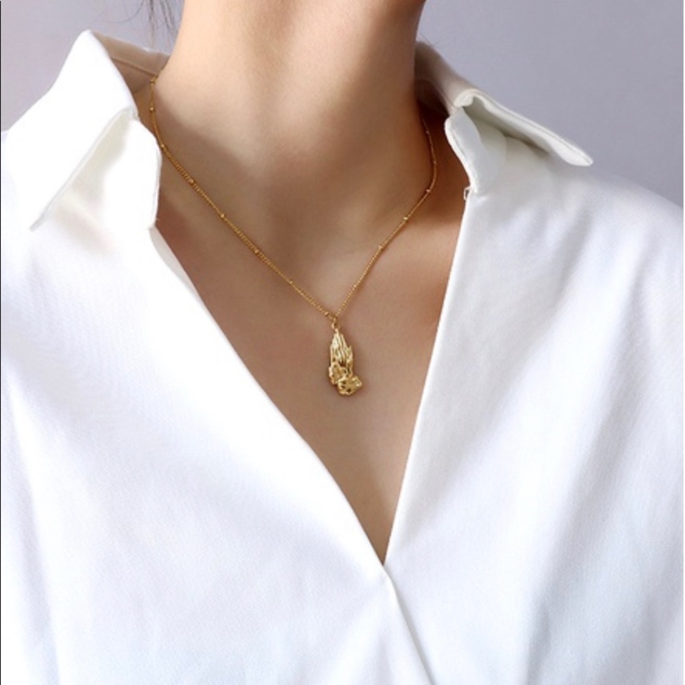 Hands Folded pendant Necklace